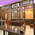 愛煙家の方に嬉しい、全席喫煙可能な空間です。お食事やお酒を楽しみながら、お席でゆったりと一服いただけます。また、店外にも灰皿を設置しておりますので、入店前後や休憩時にも便利にご利用いただけます。