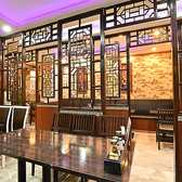 愛煙家の方に嬉しい、全席喫煙可能な空間です。お食事やお酒を楽しみながら、お席でゆったりと一服いただけます。また、店外にも灰皿を設置しておりますので、入店前後や休憩時にも便利にご利用いただけます。