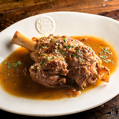 骨付きラムすね肉の白ワイン煮込み