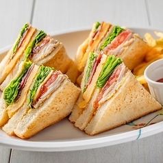 クラブハウスサンド (ポテト付き)