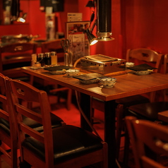 お席はオシャレなバル風。様々なシーンでご利用いただけます。