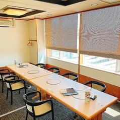 厳かな雰囲気のお座敷個室。お顔合わせや結納などお祝いごとに最適なお部屋です。