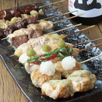じっくりと焼き上げる焼鳥も自慢◎つくねやささみ梅しそなど豊富なラインナップからお好みの1本を♪