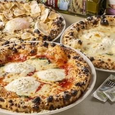 【焼きたて熱々】イタリア直輸入の石窯で400℃で焼き上げる窯焼きpizzaの写真