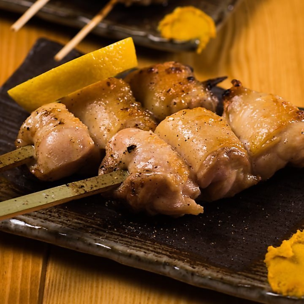 丁寧に１本１本仕込み、備長炭でじっくりと焼き上げた「串焼き」は当店自慢の逸品です。ご堪能下さい
