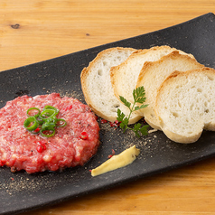 馬肉のタルタルバケット添え