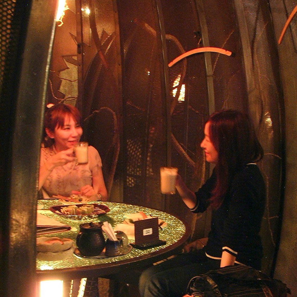 【1階】4名の個室席★女子会やデート…周りを気にせず愉しめる人気のお席♪