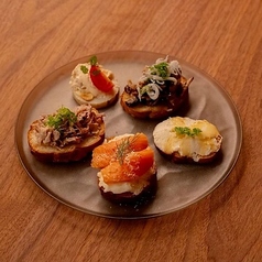 自家製ブルスケッタ - イタリアンの風味を楽しむシンプルかつ贅沢な一品の写真