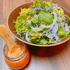 特製野菜のドレッシングで食べるグリーンサラダ（ハーフ）