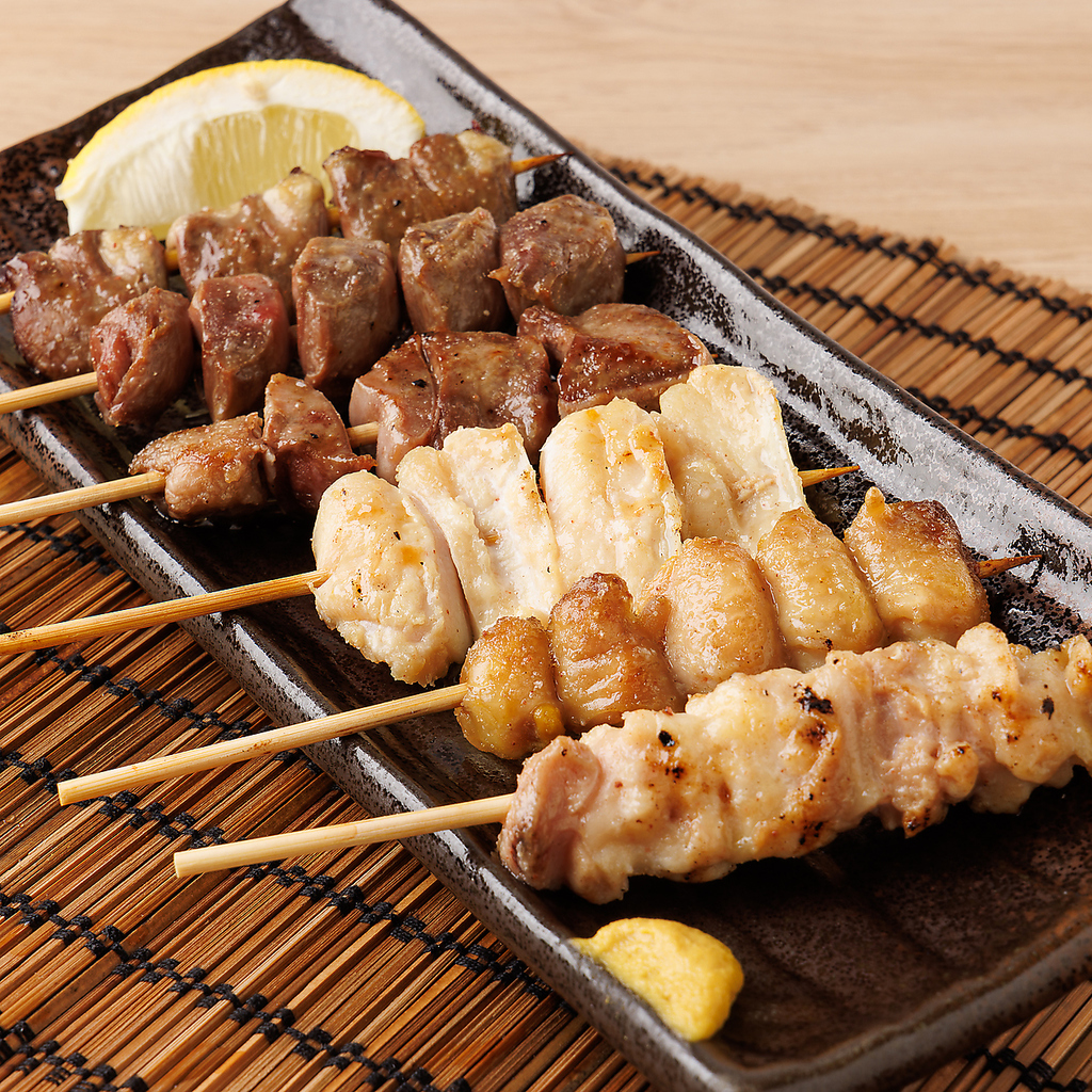 居酒屋の定番ニュー！紀州備長炭で焼き上げた串の盛り合わせ！一番のおつまみですね♪