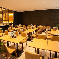 ≪人気の開放感抜群のテラス席≫大手町プレイス内なので、冷暖房も完備！屋内ビアガーデンです♪各種ご宴会にもオススメです。席指定のご予約も承っております！