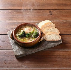 海老とブロッコリーのアヒージョ