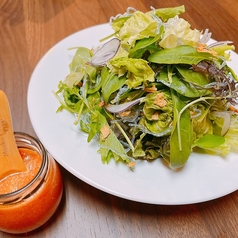 特製野菜のドレッシングで食べるグリーンサラダ（レギュラー）