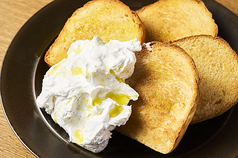 燻製ホイップと自家製パン