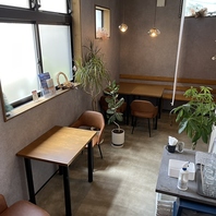 半個室で、ドリンクを飲みながらゆったりと◎