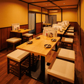 10～14名様までご利用可能なテーブル席！お席を繋げれば、10名様以上でも一列で向かい合って座れます！誰もが過ごしやすく、グループ利用にも最適！安心してくつろげるこだわり空間です！