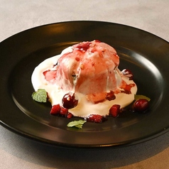 紅茶のシフォンケーキ　こぼれるベリーソース