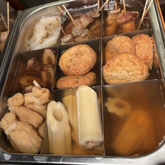 風味豊かな黄金だし仕立てのおでんの写真