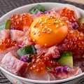 料理メニュー写真&nbsp;いくらと雲丹入り海鮮ばらちらし小丼