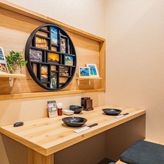 ＊歓迎会・送別会におすすめ＊当店は和の雰囲気が漂う店内となっております。1～2名様用の個室席をご用意しております！周りを気にすることなくお食事をお楽しみいただけます。デートにもピッタリ◎お得な飲み放題付コースをはじめ、絶品の鹿児島料理でおもてなしいたします！