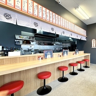 お一人様も大歓迎！目の前でライブ感を楽しめる特等席◎