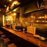 当店にはカウンター席あり！おひとり様も大歓迎！お仕事終わりの疲れを癒すチョイ飲みにも最適です◎