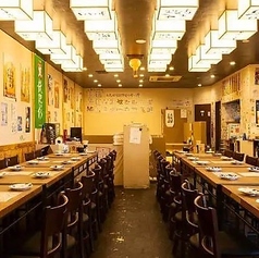 【テーブル貸切：25～36名様】広々空間！レイアウト自由で大人数宴会に最適◎テーブル席をお繋げして、25名様から最大36名様までの貸切席としてご利用いただけます。広々とした空間は、会社の宴会や大人数のご友人同士の集まりなど、さまざまなイベントに最適です。