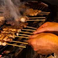 備長炭で焼き上げる焼き鳥や創作串などをご提供します！