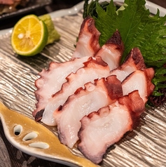 お刺身をはじめ、お酒のあてを取り揃えております。