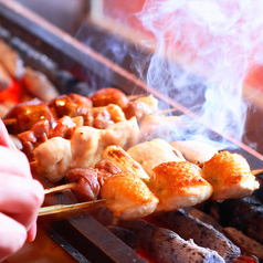 炭火で焼き上げるやきとり・やきとん