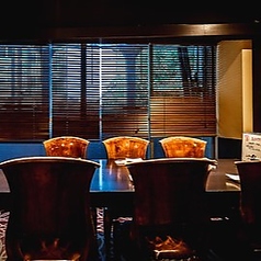 少人数様用でご利用いただけるゆったり落ち着けるお席をご用意しております！