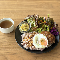 夏季限定 ロコモコ ( スープ付き )