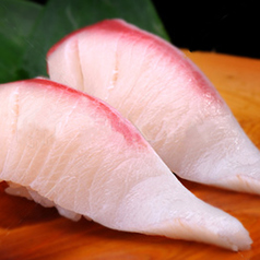 季節のブランド魚を赤字大特価でご提供。『大分産大分ヒラマサ』の握り