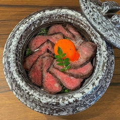 和牛炙り 卵黄のせ