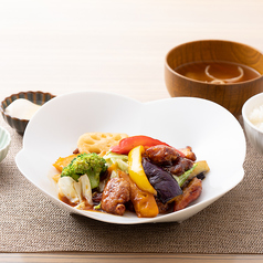 鶏と季節野菜の黒酢あんかけ定食