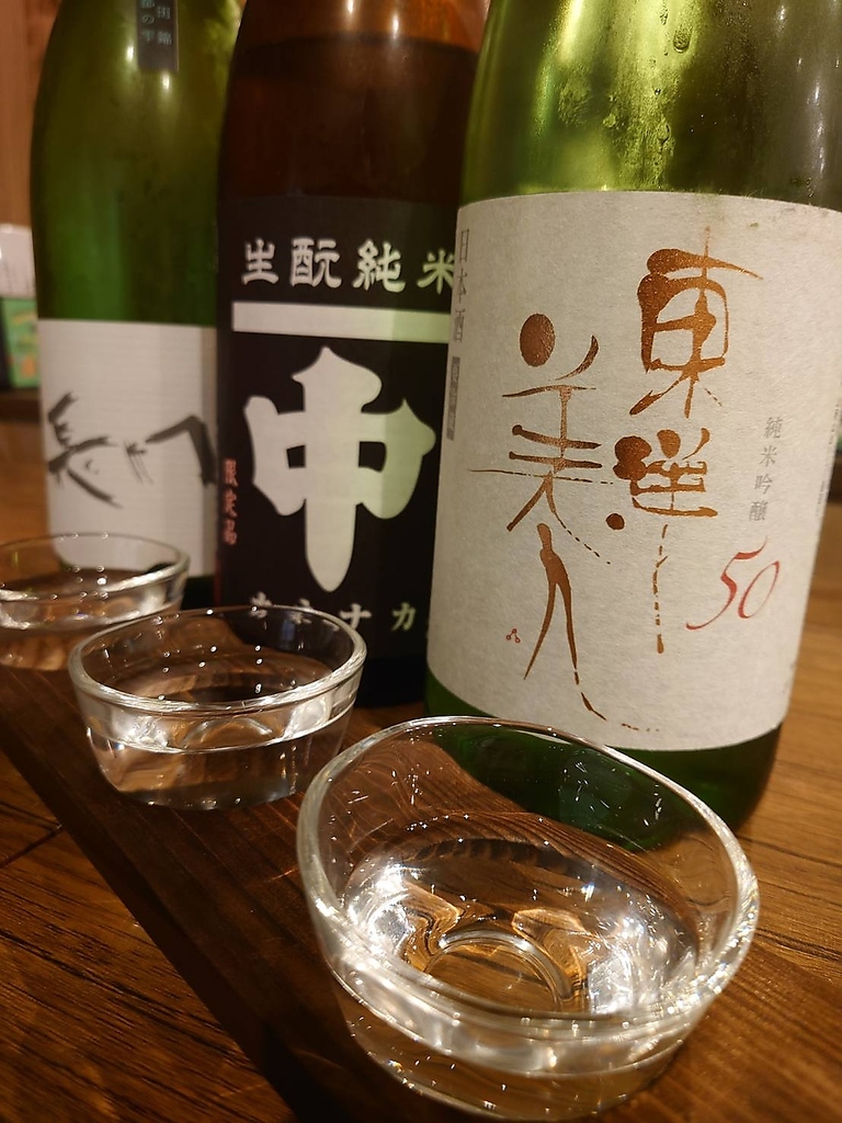 日本酒は時期によって変わったりしますので、おすすめをお問合せ下さい♪