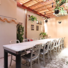 テラス席は最大12名まで。わんちゃんもOK。