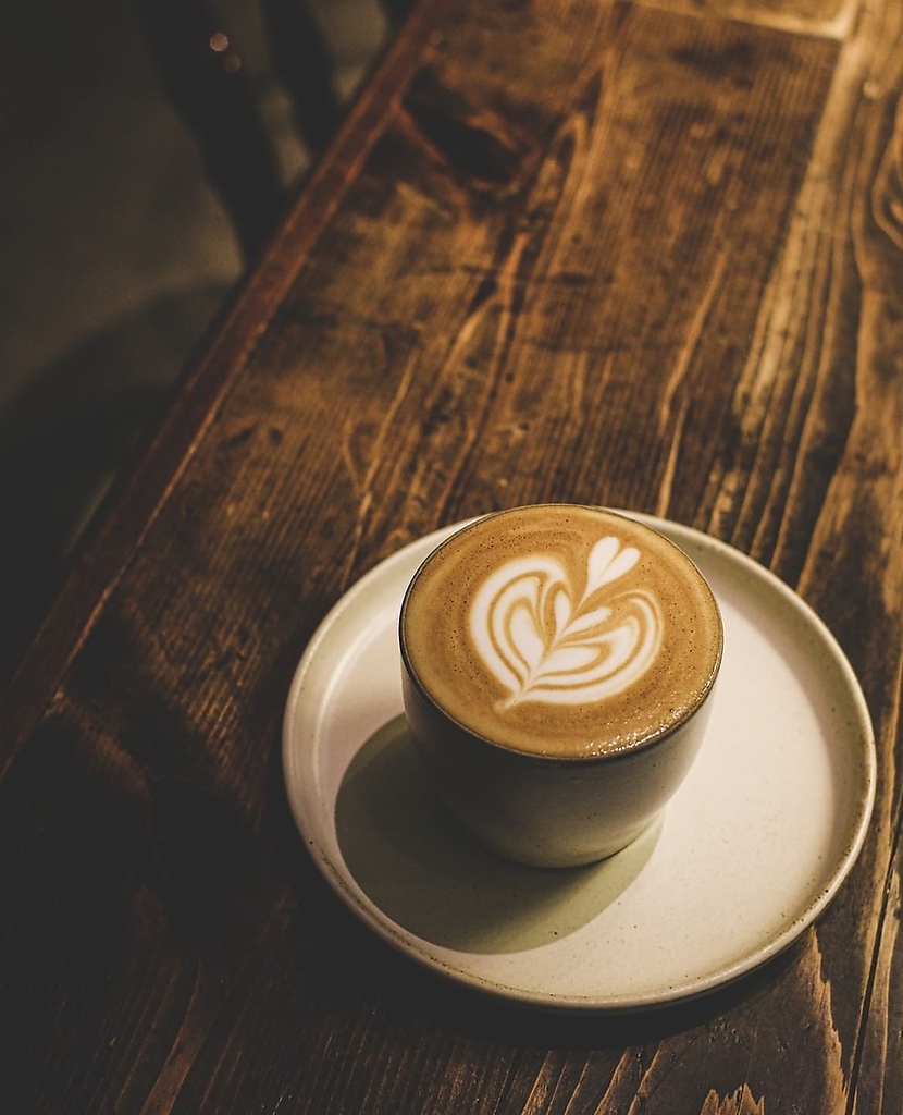 朝はビュッフェ、夜は日本料理。お昼はおいしいコーヒーでゆったりとお過ごしいただけます。