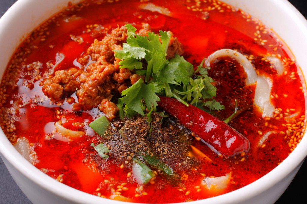 〆で頂く、名物★刀削麺！モチモチっとした食感と秘伝のスープ、絶妙の絡み合いが最高！