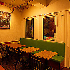 店内奥なのでゆったりとお食事を楽しめるお席となっております♪