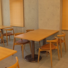 様々なシーンでご利用いただける、ゆったりとしたテーブル席