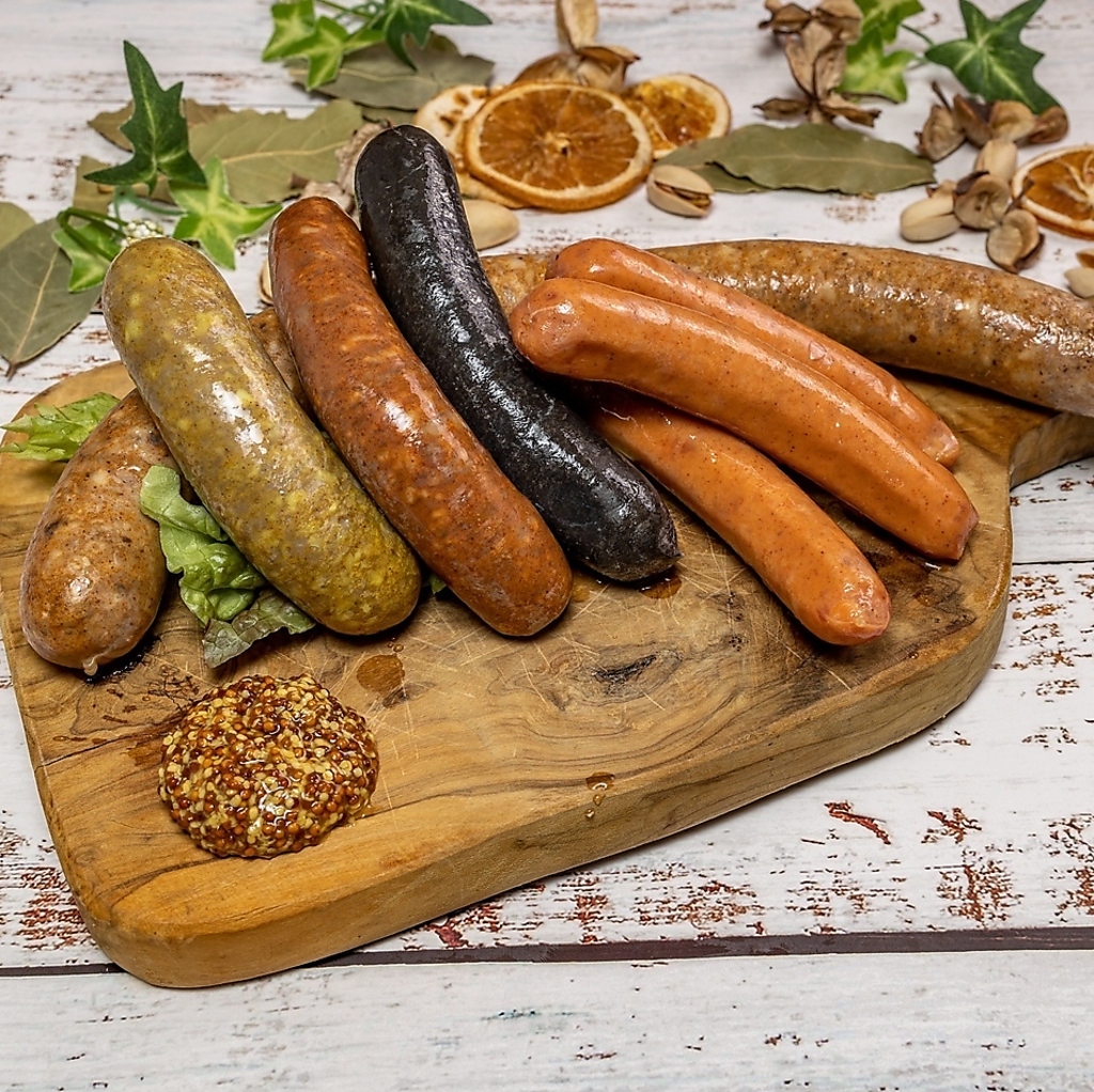 当店自慢の「ソーセージの盛り合わせ」♪珍しいお味もご用意しております。