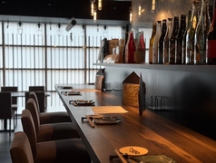 【カウンター席】日本酒好きな方は日本酒好きオーナーと話せる入って右側のキッチン前カウンターがおすすめ★お一人様のご来店もウェルカムです!