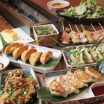 2時間の飲み放題付き！選べる鶏餃子や焼鳥串を堪能。豪華な全15品で、贅沢な食事を楽しむチャンス！