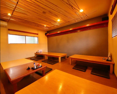 最大30名収容可能です。大、小宴会ご予約承ります。