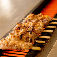 お店でじっくり焼き上げる自慢の焼き鳥