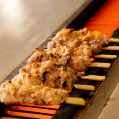 お店でじっくり焼き上げる自慢の焼き鳥