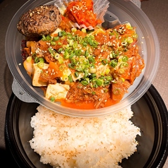 牛すじ煮込み丼　￥1500