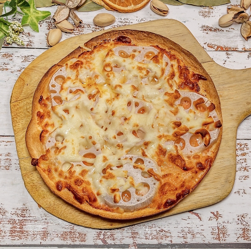 当店こだわりの「おつまみPIZZA」♪カリッとした生地がおつまみに最適な一品です！