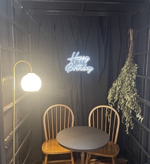 カップルやお友達でのご利用にオススメのの2名席。いつもと違ってすごくいい!雰囲気の良さ〇ゆっくりくつろぎのカフェタイムを…